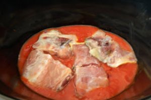 Crap in sos de rosii cu busuioc si usturoi la slow cooker Crock Pot