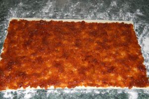 Desert rulada cu mere si nuca