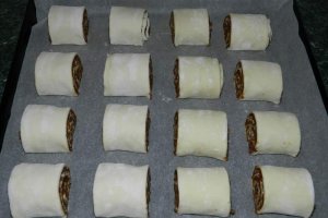 Desert rulada cu mere si nuca