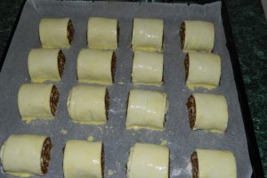 Desert rulada cu mere si nuca