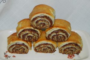 Desert rulada cu mere si nuca