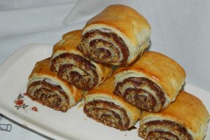 Desert rulada cu mere si nuca