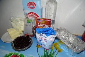 Desert ciocolata de casa cu cirese amare alcoolice si nuci pecan
