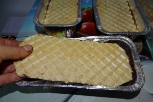 Desert ciocolata de casa cu cirese amare alcoolice si nuci pecan