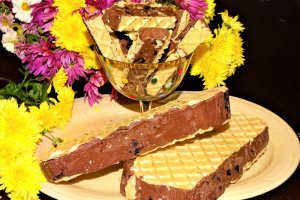 Desert ciocolata de casa cu cirese amare alcoolice si nuci pecan