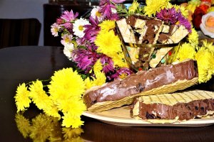 Desert ciocolata de casa cu cirese amare alcoolice si nuci pecan