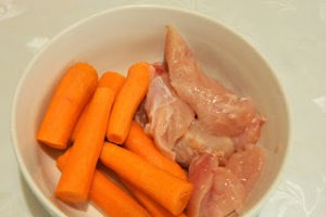 Salata de legume cu piept de pui la slow cooker Crock Pot