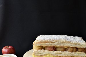 Desert Mille feuille cu crema de vanilie si mere coapte