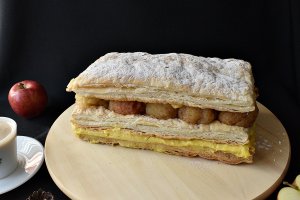 Desert Mille feuille cu crema de vanilie si mere coapte