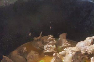 Ficatei de pui cu rigatoni si mazare la slow cooker Crock Pot
