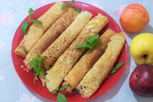 Desert clatite dospite gingerbread cu dulceata de zmeura