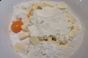 Desert prajitura cu mere si budinca