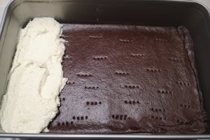 Desert prajitura cu pere, branza si aluat razuit