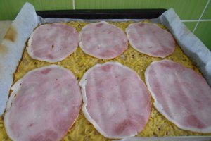 Aperitiv rulada de cartofi, cu sunca si cascaval