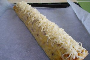 Aperitiv rulada de cartofi, cu sunca si cascaval