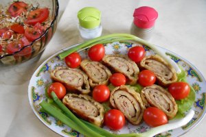 Aperitiv rulada de cartofi, cu sunca si cascaval