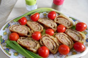 Aperitiv rulada de cartofi, cu sunca si cascaval