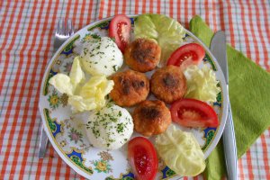Chiftelute din piept de pui la cuptor, cu pilaf de orez