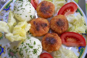 Chiftelute din piept de pui la cuptor, cu pilaf de orez