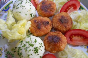 Chiftelute din piept de pui la cuptor, cu pilaf de orez