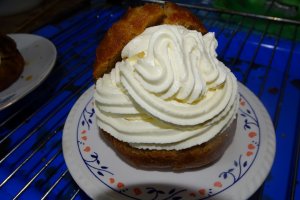 Desert savarina tiramisu