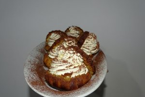 Desert savarina tiramisu