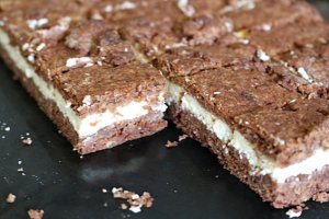 Desert prajitura Rudi cu branza si cacao
