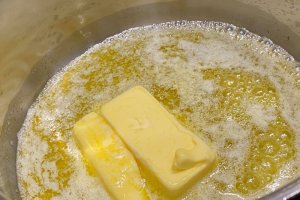 Desert pacinta cu foi si crema de portocale