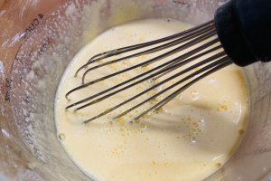 Desert pacinta cu foi si crema de portocale