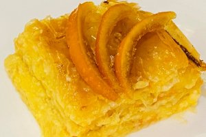 Desert pacinta cu foi si crema de portocale