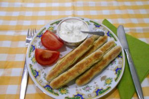 Aperitiv batoane de cartofi cu cascaval, la cuptor