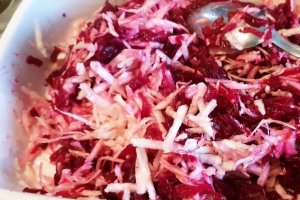 Salata de sfecla cu radacina de telina la borcan