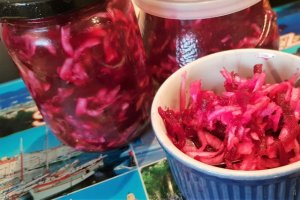 Salata de sfecla cu radacina de telina la borcan