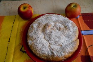 Desert invartita moldoveneasca de post, cu mere si stafide
