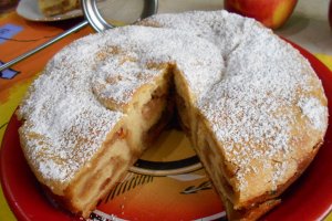 Desert invartita moldoveneasca de post, cu mere si stafide