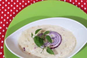 Salata de vinete cu iaurt, ceapa rosie si menta
