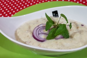 Salata de vinete cu iaurt, ceapa rosie si menta