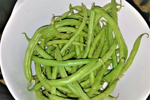 Ciorba de fasole verde cu carne afumata