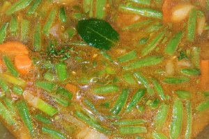 Ciorba de fasole verde cu carne afumata
