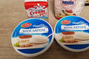 Desert tort de ciocolata cu crema de mascarpone