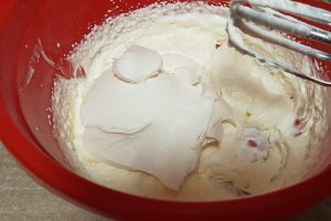 Desert tort de ciocolata cu crema de mascarpone