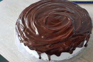 Desert tort de ciocolata cu crema de mascarpone