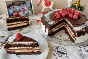 Desert tort de ciocolata cu crema de mascarpone