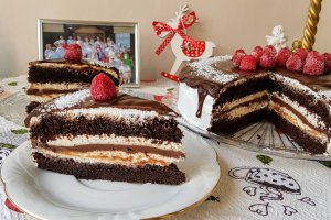 Desert tort de ciocolata cu crema de mascarpone