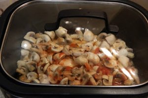 Mancare de ciuperci cu piept de pui la slow cooker Crock-Pot