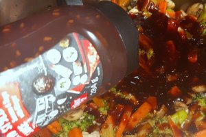 Piept de pui cu legume la wok
