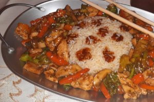Piept de pui cu legume la wok