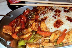 Piept de pui cu legume la wok