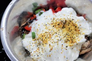 Aperitiv tartine cu crema de sprot afumat