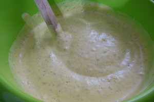 Desert prajitura cu nuca, visine si crema de vanilie